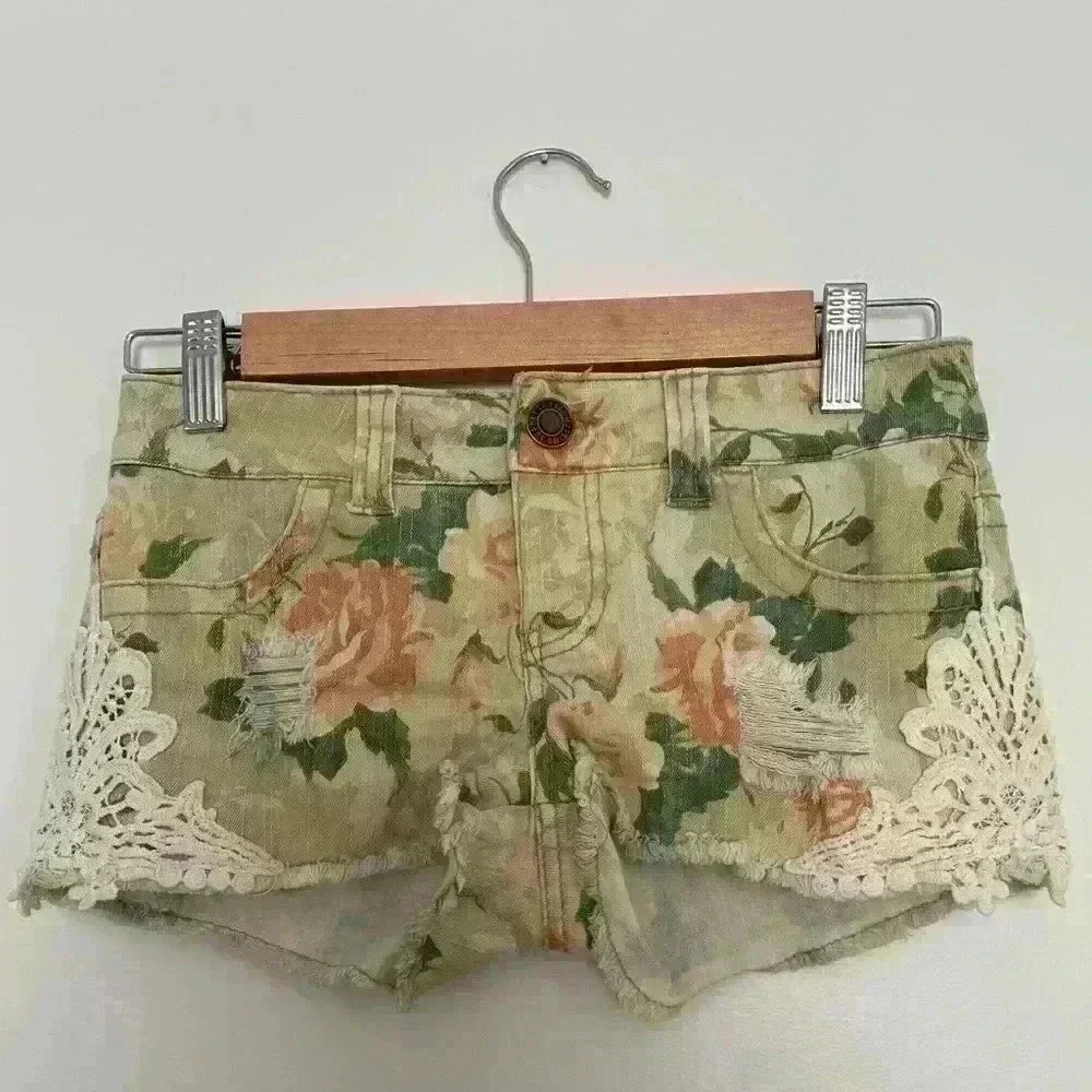Mossimo Supply Co Crochet Floral Low Rise Jean Shorts Size 3 Cut Off Frayed y2k